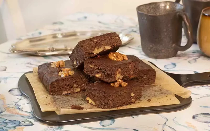 Brownie de chocolate con nueces sin azúcar en freidora de aire o Air fryer