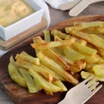Patatas fritas naturales en freidora de aire o air fryer