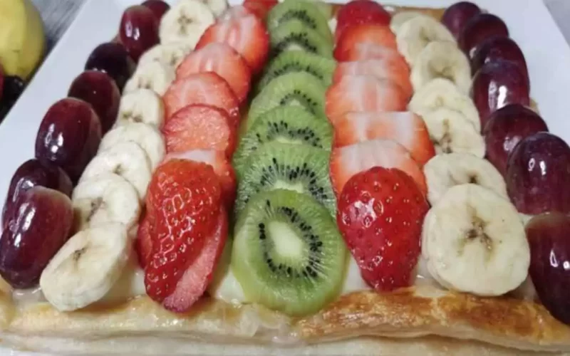 Receta de tarta de frutas con hojaldre y crema