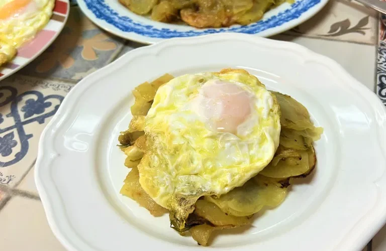 patatas a lo pobre con huevo